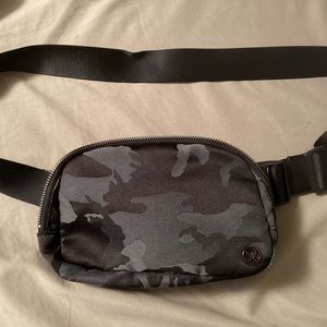 Lululemon Everywhere Belt Bag